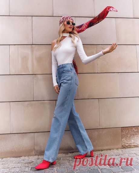 Джинсы, казалось бы, отвоевали себе право присутствовать в жизни человека при всех абсолютно обстоятельствах: мы ходим в них на учебу и работу, на родительские собрания и в кино.