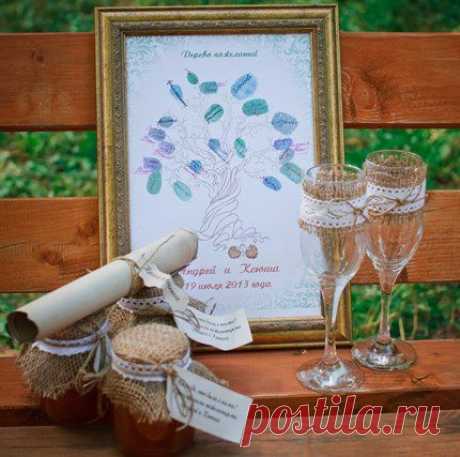 Необычное оформление пригласительных, книги пожеланий и других праздничных атрибутов оставит частичку атмосферы торжества в памяти гостей и близких, а также передаст тематику предстоящего праздника. С удовольствием воплотим ваши задумки в жизнь, сроки, дизайн и стоимость работ обсуждаются индивидуально