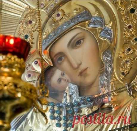 20 СОВЕТОВ О ТОМ, КАК МОЛИТЬСЯ РОДИТЕЛЯМ И ДЕТЯМ в условиях современного неспокойного ритма жизни, живя в большом городе, в столь изменившемся со времен наших предков мире:
1. Не надо бояться принуждать себя к молитве, считая принудительную молитву неискренней. Эта молитва – телесная, она больше на устах, в крестных знамениях и поклонах, чем в сосредоточении ума. Мы часто боимся в поклонах и крестных знамениях выразить публично свои религиозные чувства. Вместе с тем земной...