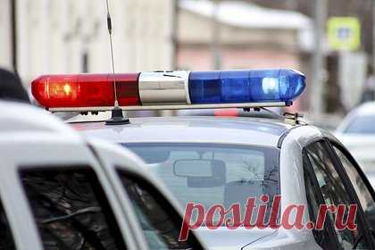 В Петербурге водитель насмерть сбил пенсионера-велосипедиста. В Санкт-Петербурге на проспекте Маршала Блюхера водитель насмерть сбил пенсионера-велосипедиста, который двигался на красный свет. ДТП произошло утром в понедельник, 20 марта. После этого мужчина за рулем Volkswagen Caravelle врезался в металлическое ограждение. Также в ДТП пострадали двое детей.