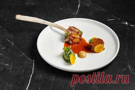 Ягнятина с баклажанами и глазурью из пантов - DYNASTYOFCHEFS.RU
