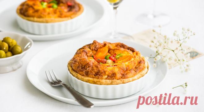 Открытые мини-пироги из готового слоёного теста с курицей | gastronom.ru | Яндекс Дзен