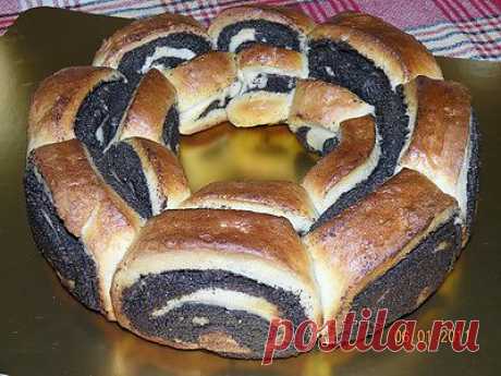 &gt;Творожный калач с маком, орехами и корицей.