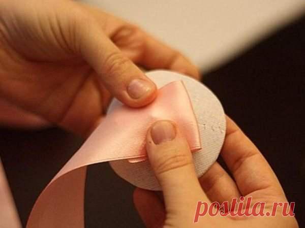 Шикарные цветы из атласных лент — это просто!