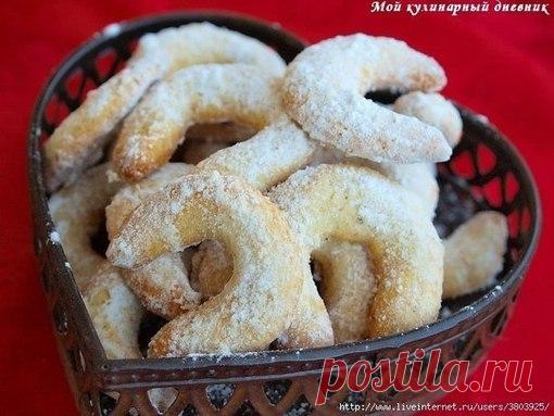 Очень и очень вкусные, рассыпчатые, тающие во рту ванильные рогалики

Это потрясающе вкусное печенье. Ароматное, рассыпчатое печенье в тающей пахнущей ванилью сахарной пудре – это просто невероятно вкусно. Очень советую попробовать. Оно просто не может не понравится.

Готовое печенье храним в жестяной или стеклянной банке. 
Показать полностью…