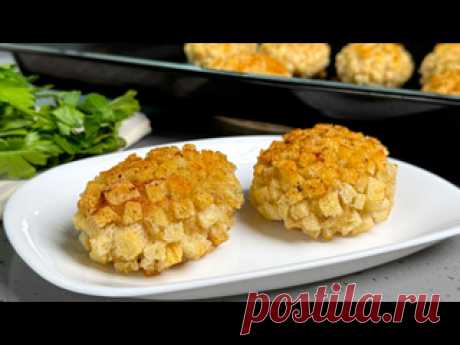 ПОЖАРСКИЕ котлеты ! Самые сочные, вкусные, сливочные, с хрустящей корочкой ! Рецепт куриных котлет Продукты:-фарш куриный-500гр-соль-1ч.л.без горки-перец-1/3ч.л. или по вкусу-хлеб/батон черствый (вчерашний)-120гр-сливки 20%-200мл-лук-1шт-масло сливочное - 60гр + 20гр для жарки лука-свежий батон/багет -1/2шт (для панировки)