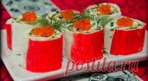 Роллы из крабовых палочек с икрой.