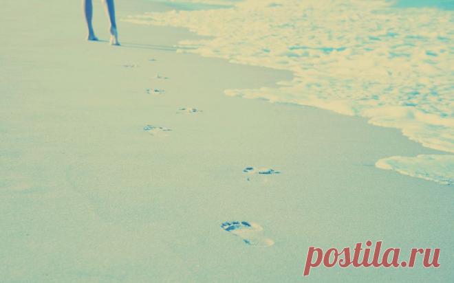 свет, радость, море, следы, солнце, Песок, настроение, отдых, человек, хочу на море, вода, девушка, тепло, волна, ноги, след, пляж, лето картинки на рабочий стол 4998