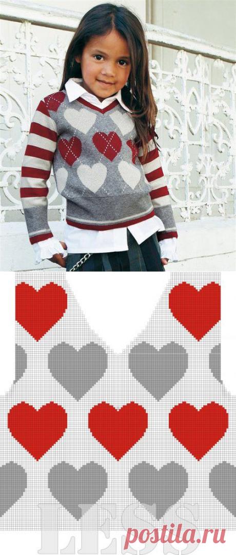 Свитер с сердечками.