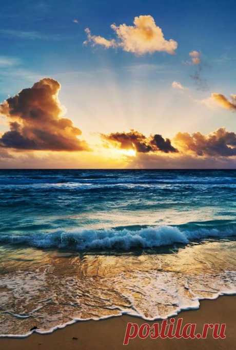 (beach) color scheme idea - yellow/white ceiling, blue… 
Flickr  |  Pinterest • Всемирный каталог идей