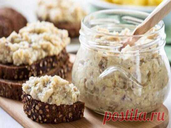 ФОРШМАК - ВКУСНЕЙШАЯ ЗАКУСКА ИЗ СЕЛЕДКИ!
Обожаю эту закуску. Делается быстро, а съедается еще быстрее! На хлебушек намазал, перекусил и красота, жизнь удалась. А на праздничный стол тоже можно делать, маленькие канапушки с форшмаком, украшенные свежим огурчиком — очень вкусно.
Ингредиенты:
Селедка слабосоленая — 1 штука;
масло — 1 пачка;
яйцо — 2 штуки;
картошка вареная — 1 штука.
Форшмак. Пошаговый рецепт
Отварите яйца и картофель.
Селедку очистите и разделите на филе без костей.
Из