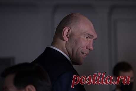 Валуев оценил возможность отставки Карпина. Бывший чемпион мира по боксу и депутат Госдумы Николай Валуев высказался о возможной отставке Валерия Карпина с поста главного тренера сборной России по футболу. «Карпин сказал об этом на эмоциях, по-честному. Это был всплеск после обиднейшего поражения от Хорватии, его можно понять», — заявил Валуев.