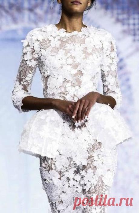 Ralph & Russo  Haute Couture весна-лето 2016  -- ослепительной красоты вечерние платья Коллекция ослепительных вечерних платьев Haute Couture весна-лето 2015 от британского модного дома Ralph &amp; Russo. Дизайнеры бренда Тамара Ральф (Tamara Ralph) и Майкл Руссо (Michael Russo) в трети…