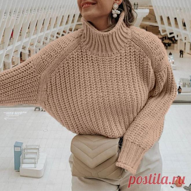 Пуловер вяжется в стиле «оверсайз»со спущенными рукавами, описание вязания спицами