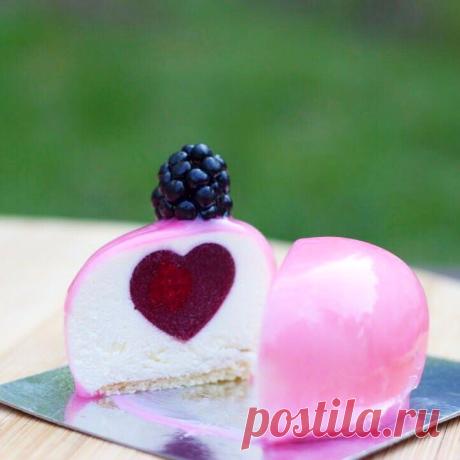 Мини-тортики с ягодным сердцем – HomeBaked