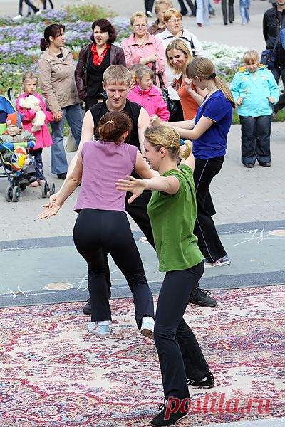 ТТП Коллаж 2011г. День города. Перформанс "КИ - это просто!"