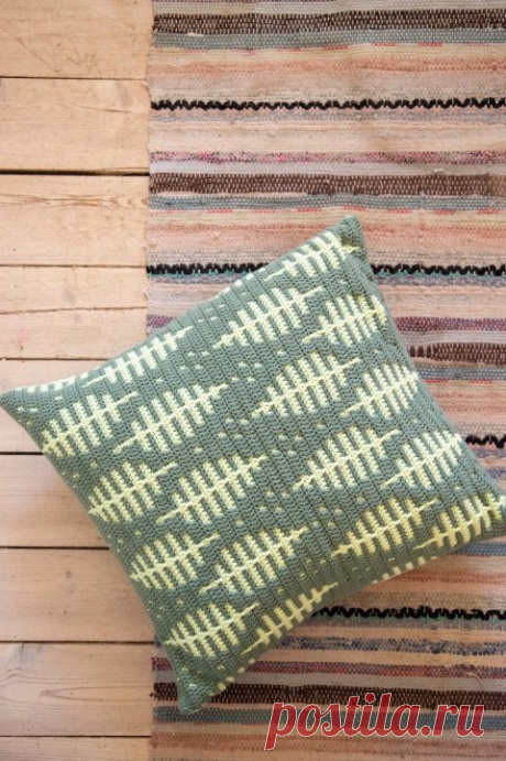 Чехол на подушку жаккардовым узором "Листья". Крючком. Схема. / knittingideas.ru