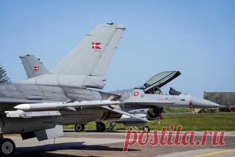 Дания нашла способ ускорить передачу истребителей F-16 Украине. Власти Дании нашли способ ускорить передачу истребителей F-16 Украине. Об этом сообщил и. о. министра обороны страны Троэльс Лунд Поульсен. Министр заявил, что Копенгаген решил ускорить переход на самолеты F-35 и полный отказ от F-16 для более быстрой отправки этих истребителей Киеву.