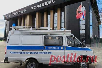 Взрыв прогремел в раздевалке детской спортивной школы в Мелитополе. В Мелитополе в раздевалке детско-юношеской спортивной школы № 3 прогремел взрыв. На втором этаже здания могли находиться дети, которые приехали на турнир по самбо из Луганска. В настоящий момент все находившиеся в ДЮСШ эвакуированы, на месте работают спецслужбы. Другие подробности не приводятся.