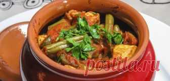 Жаркое с картошкой – 5 рецептов в горшочках Жаркое с мясом и картошкой – любимое блюдо многих мужчин. Его можно разнообразить грибами и подавать к любому празднику.