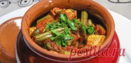 Жаркое с картошкой – 5 рецептов в горшочках Жаркое с мясом и картошкой – любимое блюдо многих мужчин. Его можно разнообразить грибами и подавать к любому празднику.