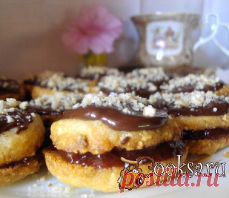 Ишлерское печенье Бад Ишль - город в Австрии, бальнеогрязевой горный курорт в лесной зоне. Город расположен на берегу реки Траун (правый приток Дуная) при впадении в неё небольшой речки Ишль. Но кроме курорта Бад Ишль славится и волшебным печеньем: очень много орехов, джем и шоколад. Просто невозможно оторваться. Сливочное масло — 120 г; Сахарная пудра — 75 г; Мука — 125 г; Фундук ((60 г - в тесто, 30 г - посыпка)) — 90 г; Соль — 1/8 ч.л.; Корица (молотая) — 1/8 ч.л.; Гвоздика (молотая) — 1/8…