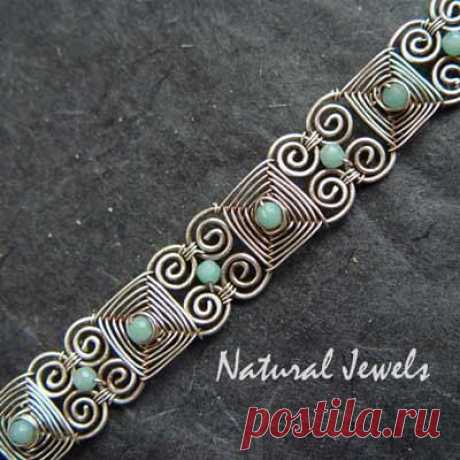 I like the way this is constructed. I can imagine this with brighter beads. Maybe one of the links for matching earrings.