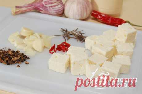 Маринованный сыр - замечательная закуска
