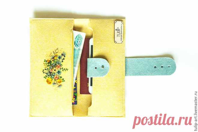 Шьем вместительный холдер-кошелек из одной детали Сегодня будем шить новую полезную вещичку для всех, кто собирается в отпуск и не только! Холдер для документов, кошелечек, называть и использовать его можно по разному, оставлю на ваше усмотрение :) Холдер будет цельнокроеным, то есть выкроить нужно будет всего одну деталь, не считая двух застежек, что облегчит работу и позволить сделать все просто, быстро и аккуратно, как мы все любим.