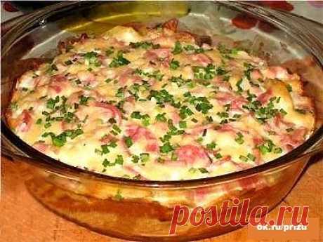 КАРТОФЕЛЬ "ПОД ШУБОЙ" И возиться на кухне не нужно !!!!
Для этого рецепта выбирайте крахмалистый картофель, он при запекании станет очень нежным, рассыпчатым и хорошо пропитается соусом.Что понадобится для приготовления

Килограмм картофеля
Четыре столовых ложки растительного масла
Два – три зубчика чеснока
Чайная ложка сушеного тимьяна
Чайная ложка мускатного ореха
Соль и перец по вкусу
Пучок зеленого лука (или зелени) для посыпки

Для соуса

200 грамм нежирной сметаны
20...