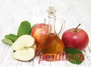 Ушная сера — желтое смолянистое вещество, вырабатывающееся в ушном канале, которое выполняет функцию природного антисептика и помогает вывести из уха отмерший эпителий. Часть серы выводится наружу в результате жевания или зевания, а часть остается. 

Привычка очищать уши ватными палочками чревата утрамбовкой серы, что может привести к образованию серной пробки. Также неаккуратным движением ты рискуешь повредить барабанную перепонку. 

От чрезмерного скопления серы в ухе мо...