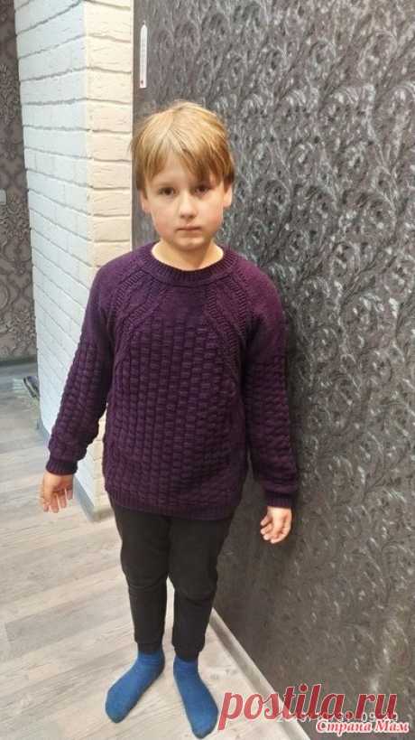 Два свтера для Тёмы, на 9 лет. Пряжа в голубом свитере Ализе коттон голд, спицы 3 и 2,5. Реглан сверху. Пряжу для фиолетового заказывала на АЛиЭкспресс. 50% хлопок,50% акрил. Похожа на Ализе коттон голд. Спицы 3,5 и 3.