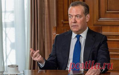 Медведев: "ждунов" из новых регионов надо отправлять на перевоспитание в сибирские лагеря. Замглавы Совбеза РФ отметил, что людей, которые вредят России, нужно изобличать и наказывать