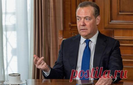 Медведев: &quot;ждунов&quot; из новых регионов надо отправлять на перевоспитание в сибирские лагеря. Замглавы Совбеза РФ отметил, что людей, которые вредят России, нужно изобличать и наказывать