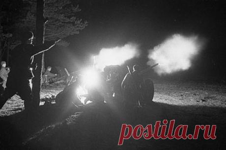 Минобороны опубликовало архивные документы о подвиге советского солдата. Накануне 80-й годовщины освобождения Ленинграда от блокады Министерство обороны РФ опубликовало исторические документы о подвигах советского народа. В одном из них говорится о красноармейце Иване Куликове, который ценой собственной жизни помог боевым товарищам успешно выполнить поставленную перед ними задачу.