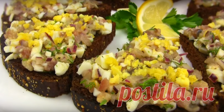 Быстрая закуска из скумбрии Мы предлагаем вам приготовить вот такие вкуснейшие бутерброды со скумбрией. Эта закуска прекрасно подойдет для праздничного и даже новогоднего стола. Бутерброды получаются вкусными, ароматными и невер…