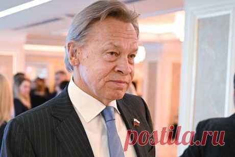 Сенатор заявил об информационной победе России над Западом. Член Совета Федерации Алексей Пушков заявил, что Россия одержала победу в информационной войне с Западом. По его мнению, иностранные издания внутри страны дискредитированы. К такому результату привели действия зарубежных пропагандистов, отметил Пушков в беседе с «Парламентской газетой».