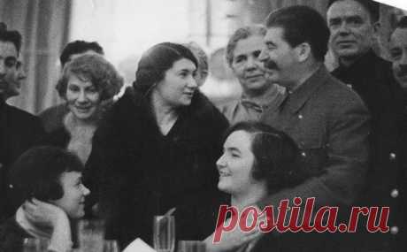 О последней ссылке Сталина, которую он отбывал в Туруханском крае, до сих пор ходят самые разнообразные легенды. Одной из наиболее интересных страниц биографии вождя этого периода является его сожительство с Лидией Перепрыгиной.