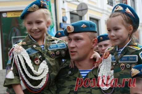 ДРУЗЬЯ,С ПРАЗДНИКОМ ВДВ!