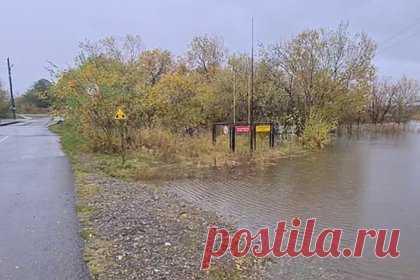 Единственную дорогу к российскому селу размыло из-за паводка
