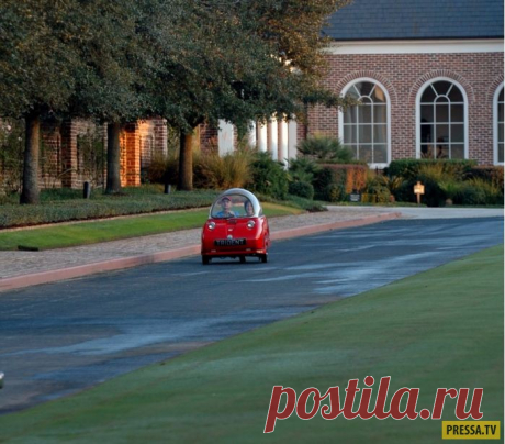 Peel P50 самый маленький в истории серийный автомобиль (29 фото) | Чёрт побери Современная экономическая ситуация и забота об окружающей среде способствует увеличению популярности небольших и экономичных автомобилей, таких как Volkswagen up!, Toyota iQ, и других. Самым маленьким серийным автомобилем в настоящее время считается автомобиль «smart fortwo», длина которого составляет 270 и ширина — 156 сантиметров. Но оказывается, что самый маленький в истории серийный автомоби...