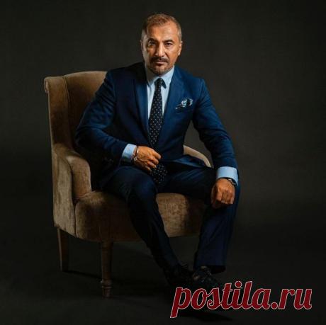 Настоящий подарок для любителей военной прозы готовит издательство «Вече», выпуская этой зимой роман «Штурмовик» в своей хитовой серии «Za ленточкой», это произведение позволит читателям погрузиться в атмосферу боевых операций и узнать больше о самоотверженной работе морских пехотинцев.