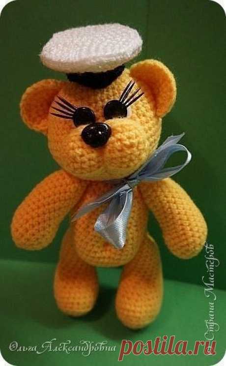 Медвежонок

Как связать крючком МЕДВЕЖОНКА. Мастер-класс подойдет для начинающих, которые захотели подружиться с крючком и есть желание творить игрушечки для себя и близких. Автор мастер-класса - Ольга Александровна

Нам понадобятся:

любые акриловые ниточки, можно фактурные: мохер, травку и т.д.
крючок №2
носик, глазки или пуговицы, а также в ход могут пойти и полубусины.
ресницы покупные
ленточка
УСЛОВНЫЕ ОБОЗНАЧЕНИЯ
СБН - столбик без накида
2СБН вместе - 2 столбика без ...