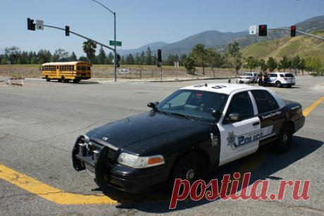 В США подросток убил возлюбленную и заставших пару в постели родителей. 19-летний житель штата Калифорния, США, в ходе судебного заседания признал себя виновным в тройном убийстве. Отчим застал гостившего в доме молодого человека в кровати с падчерицей. В результате конфликта юноша достал пистолет и убил мужчину, а затем расправился со всеми остальными, чтобы не оставлять свидетелей.