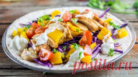 Мексиканский пряный салат с курицей и овощами