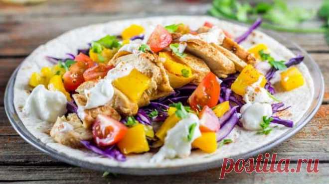 Мексиканский пряный салат с курицей и овощами