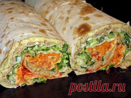 Рулет из лаваша с фаршем и овощами | 8 Ложек