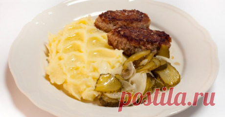 Вкусный рецепт котлет по-колхозному с фото для приготовления дома  Хотите приготовить вкусное блюдо дома? Предлагаем отличный рецепт котлет по-колхозному с фотографиями и описанием процесса готовки.