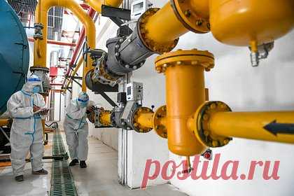 Отказ Китая от продажи излишков газа назвали безопасным для Европы. Рекомендация властей Китая национальным компаниям отказаться от перепродажи сжиженного природного газа (СПГ) на мировой рынок не окажет большого негативного влияния. К такому выводу пришел аналитик Клайд Рассел. Он указал, что решение незначительно повлияет на спотовый рынок, и топлива на нем хватит для Европы и Азии.