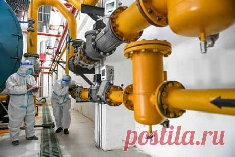 Отказ Китая от продажи излишков газа назвали безопасным для Европы. Рекомендация властей Китая национальным компаниям отказаться от перепродажи сжиженного природного газа (СПГ) на мировой рынок не окажет большого негативного влияния. К такому выводу пришел аналитик Клайд Рассел. Он указал, что решение незначительно повлияет на спотовый рынок, и топлива на нем хватит для Европы и Азии.